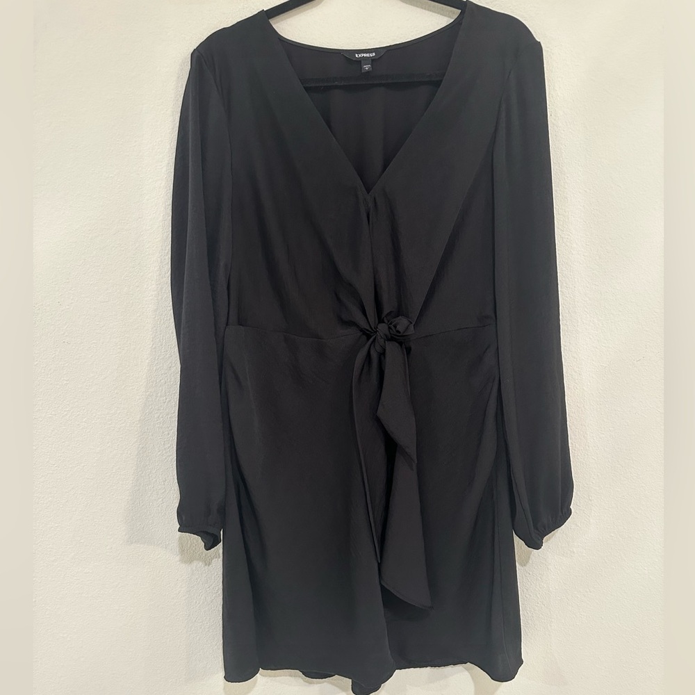 Elegant Black Dress with Bow Detail